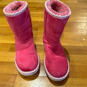 Uggs Pink Heart Size 5    Big kids/women